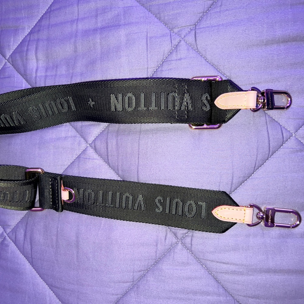 Authentic Louis Vuitton multi Pochette kaki strap
